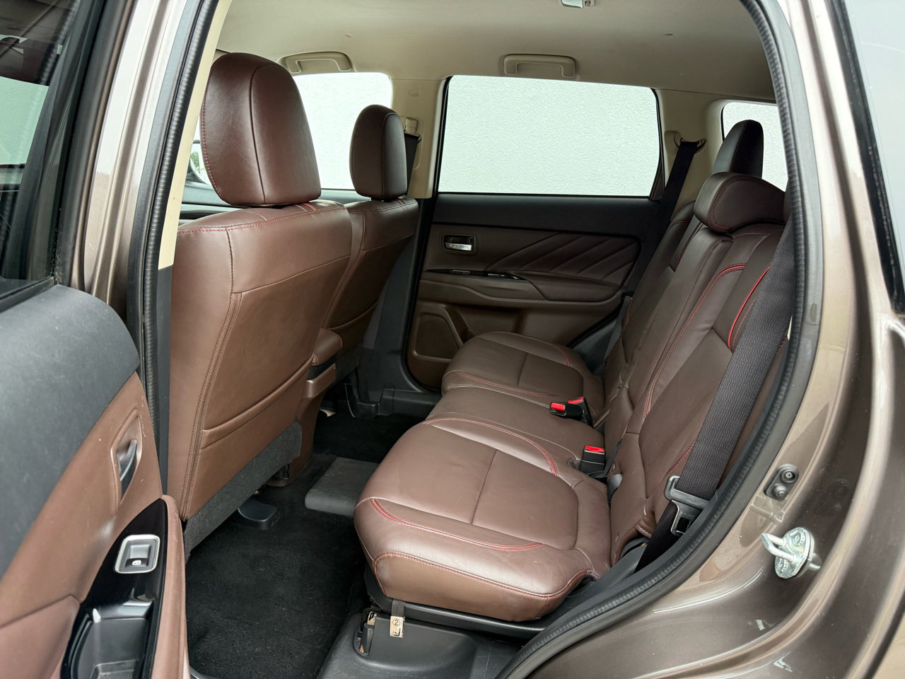 Used 2018 Mitsubishi Outlander SEL image 35