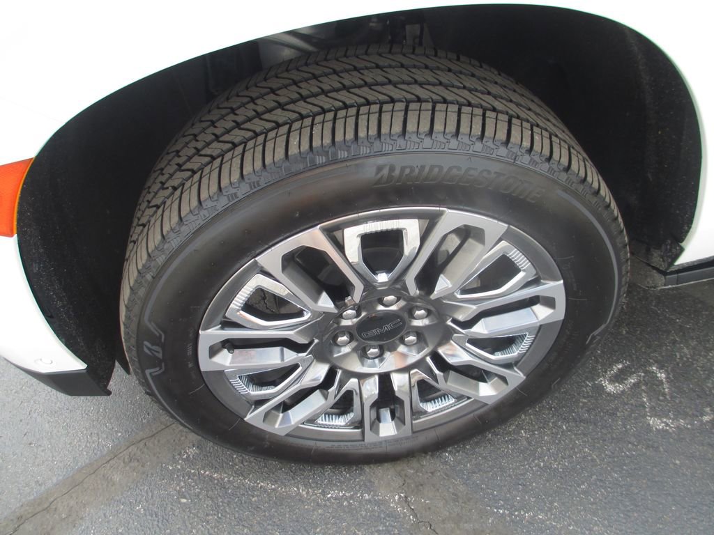 Used 2024 GMC Yukon XL Denali Ultimate AWD/4WD image 15