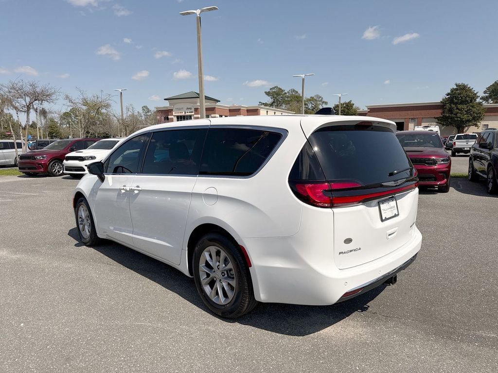 New 2026 Chrysler Pacifica Limited w/ Trailer Tow Group image 4