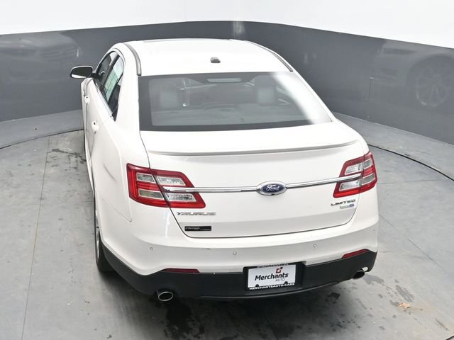 Used 2018 Ford Taurus Limited AWD/4WD image 31