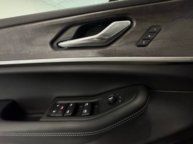 Used 2025 Jeep Grand Cherokee Limited w/ Black Appearance Package image 14