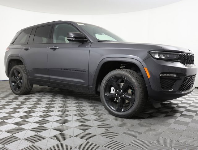 New 2025 Jeep Grand Cherokee Limited w/ Black Appearance Package image 3