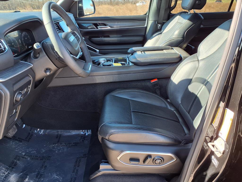 Used 2024 Jeep Wagoneer L Series II w/ Flexible Seating Group image 25