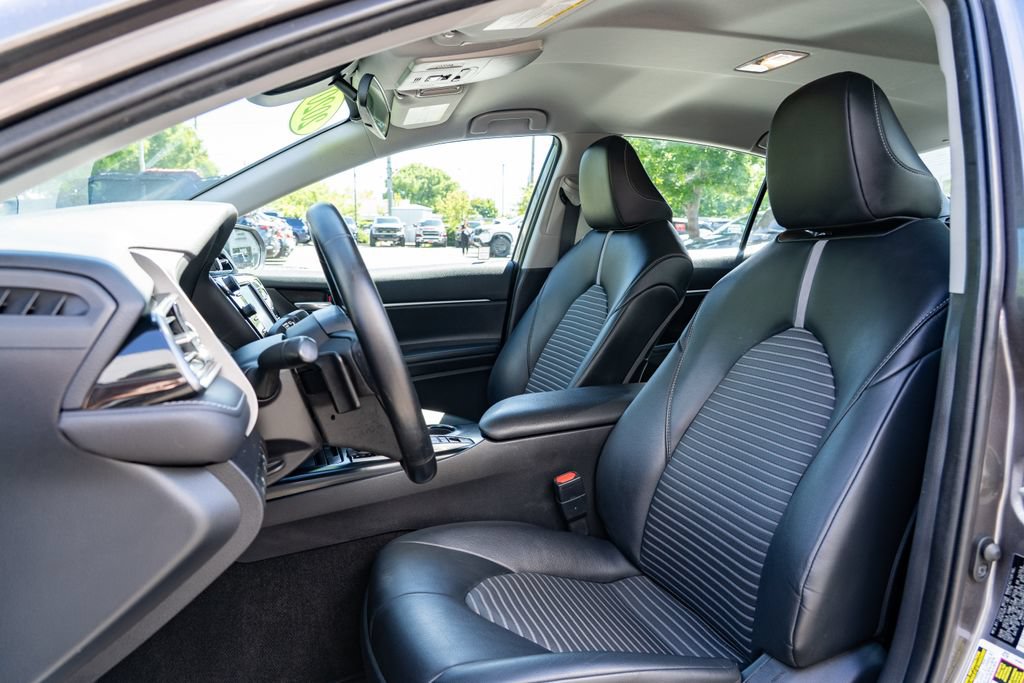 Used 2020 Toyota Camry SE FWD image 21