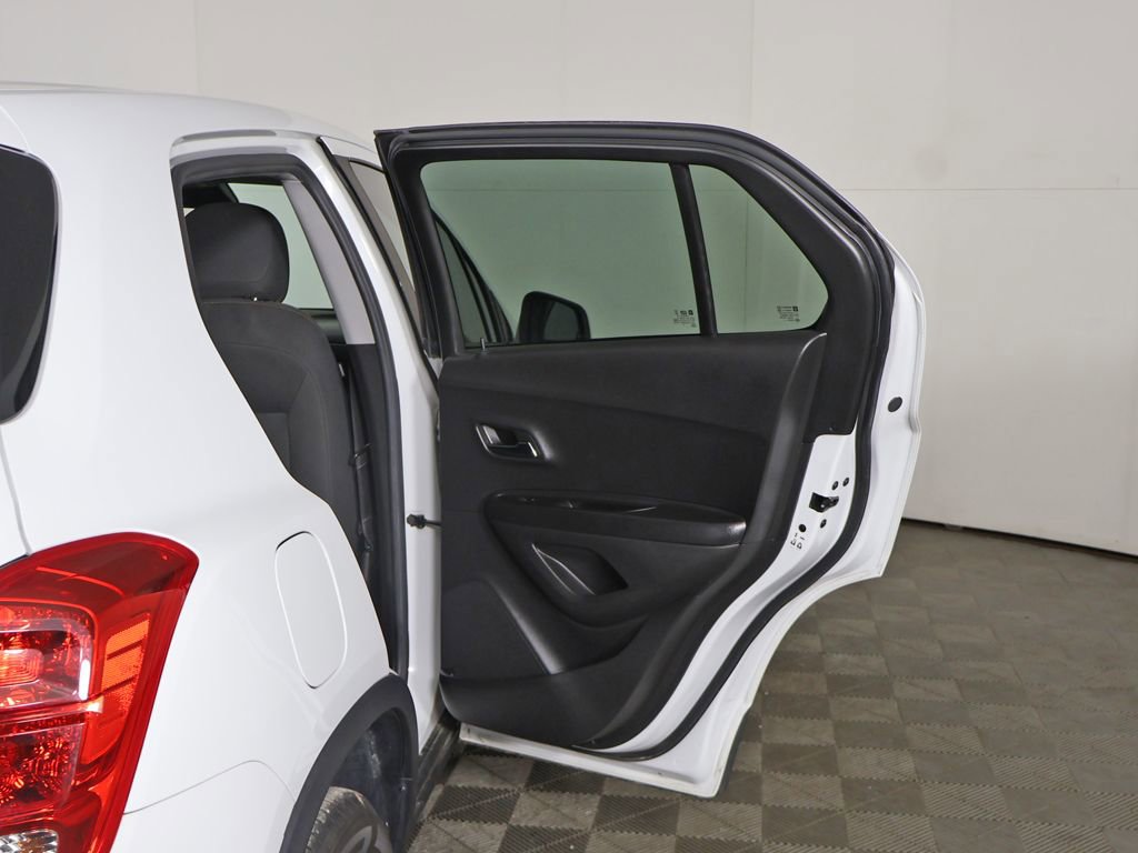 Used 2022 Chevrolet Trax LS AWD/4WD image 18