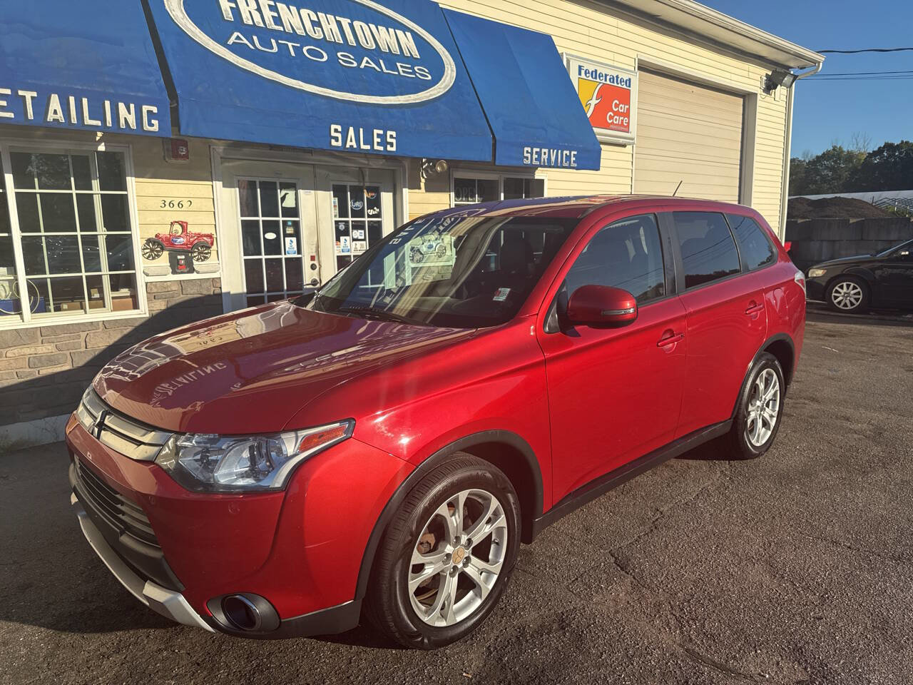 Used 2015 Mitsubishi Outlander SE image 3