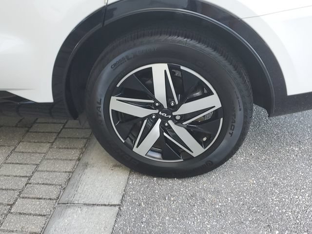 Certified 2023 Kia Sorento S FWD image 5