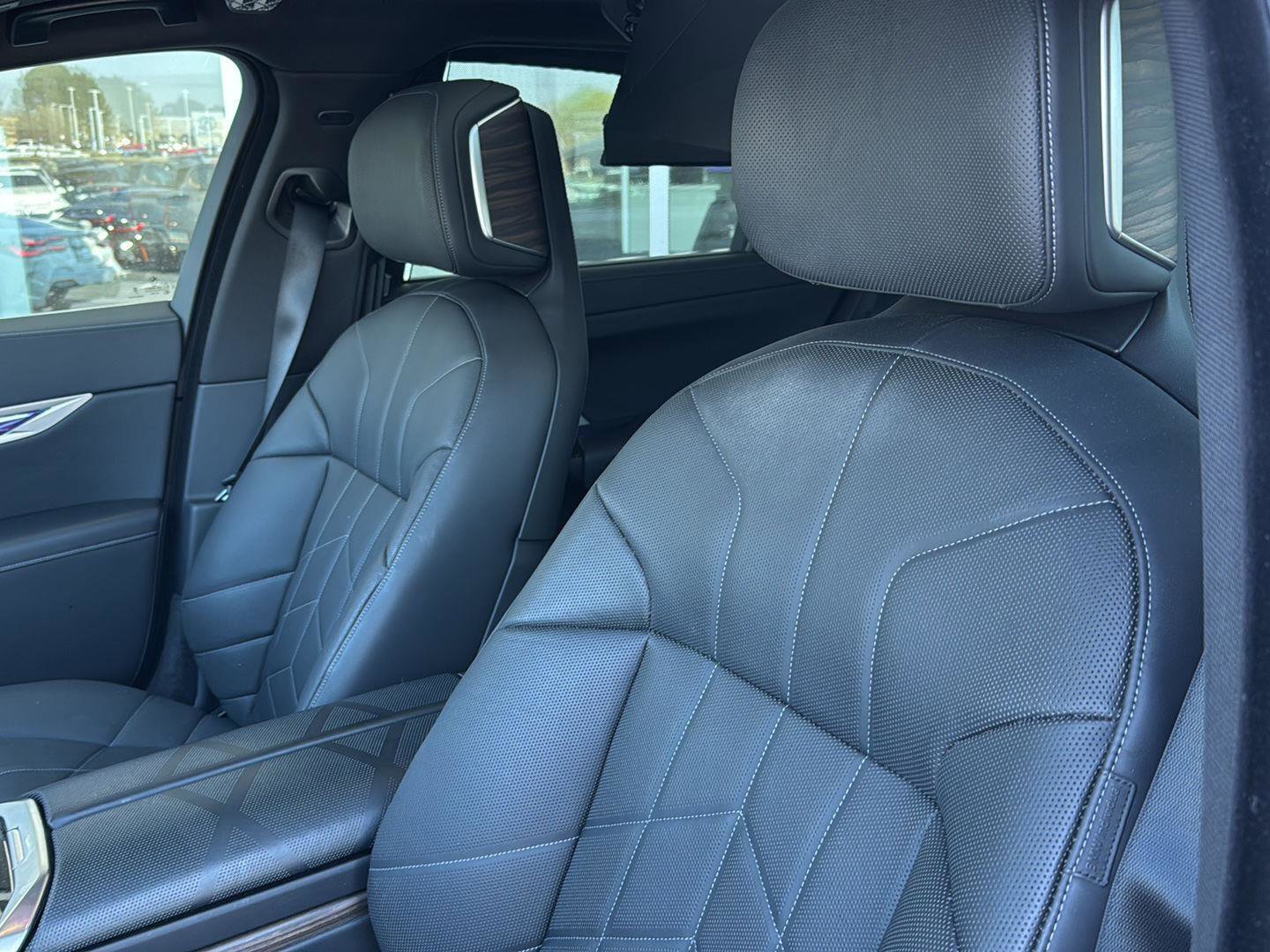 Used 2024 BMW i7 xDrive60 w/ Executive Package image 25