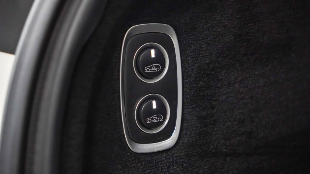 Used 2021 Aston Martin DBX image 14