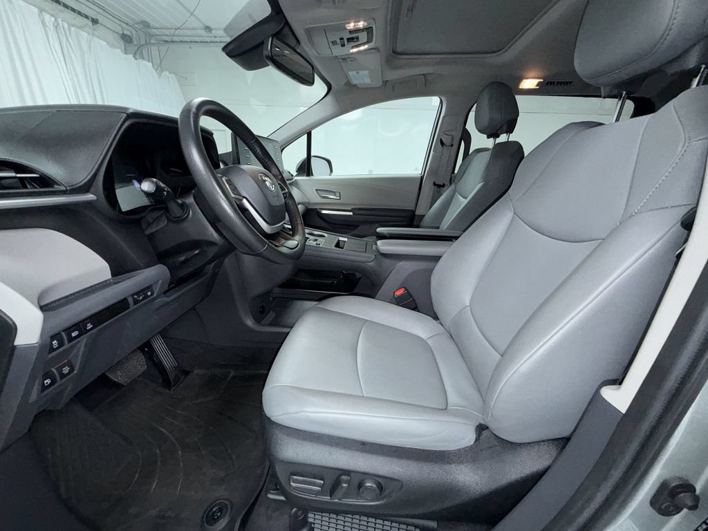 Certified 2024 Toyota Sienna XLE w/ XLE Plus Package AWD/4WD image 13