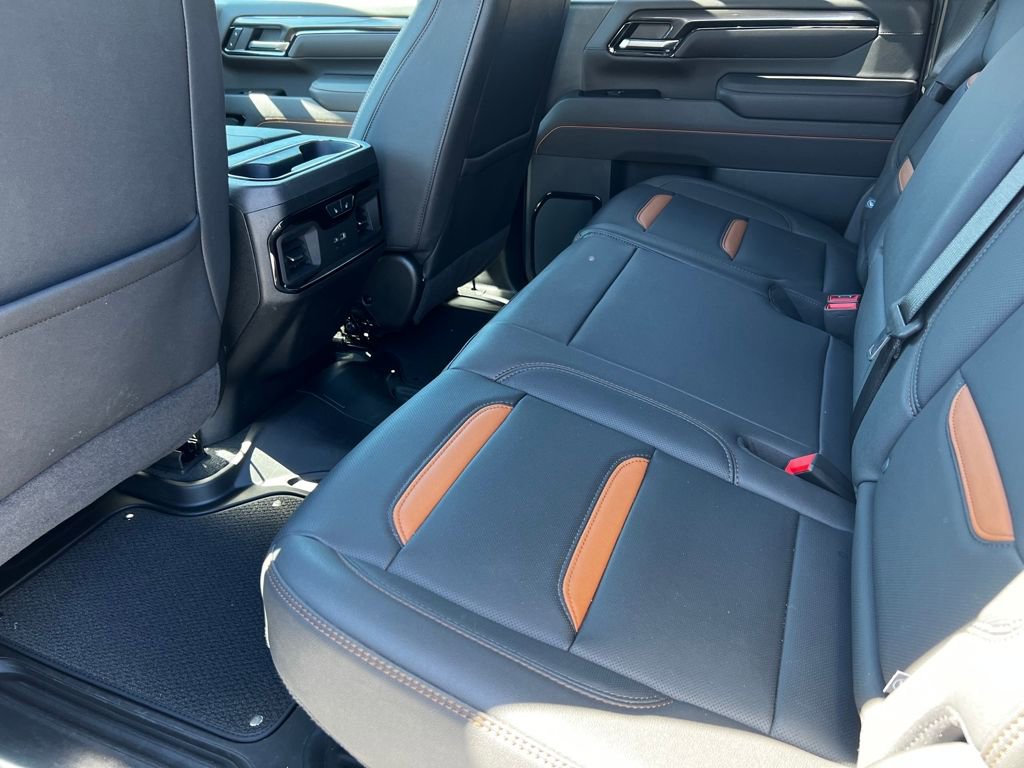 Used 2025 GMC Sierra 2500 AT4 image 14