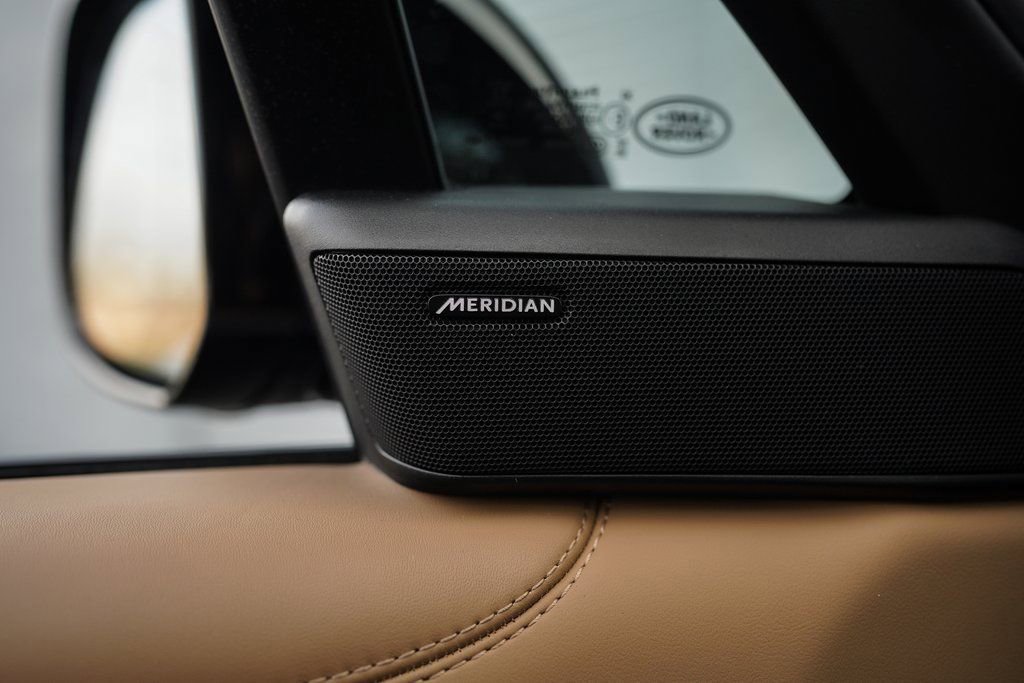 Used 2025 Land Rover Range Rover SE image 36