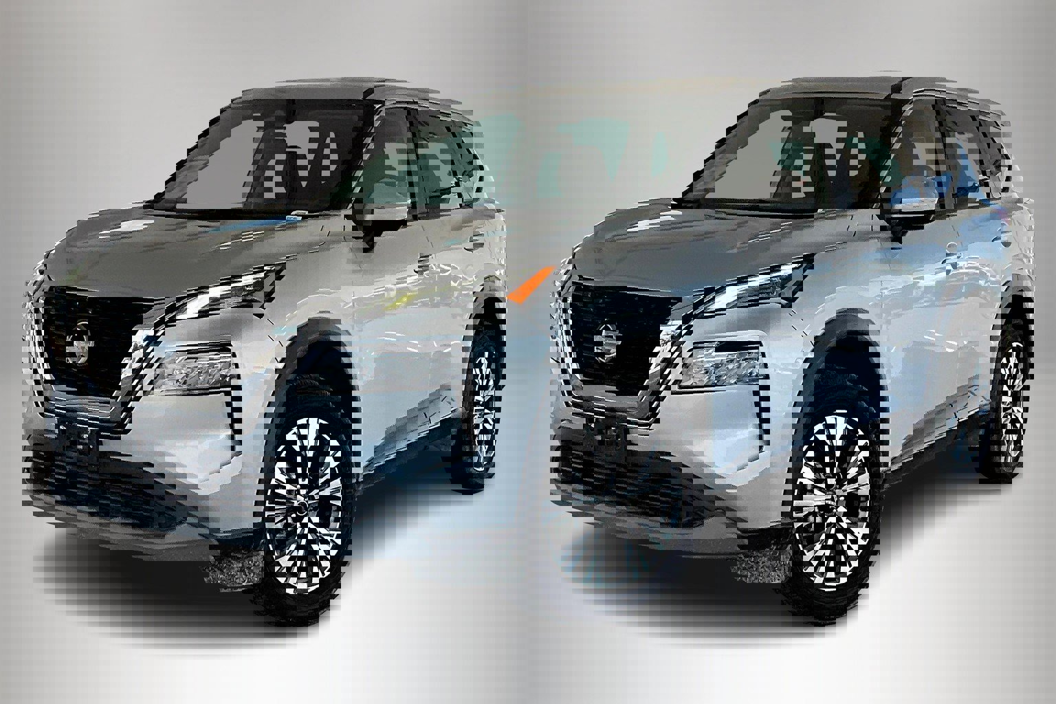 Used 2023 Nissan Rogue SV image 3