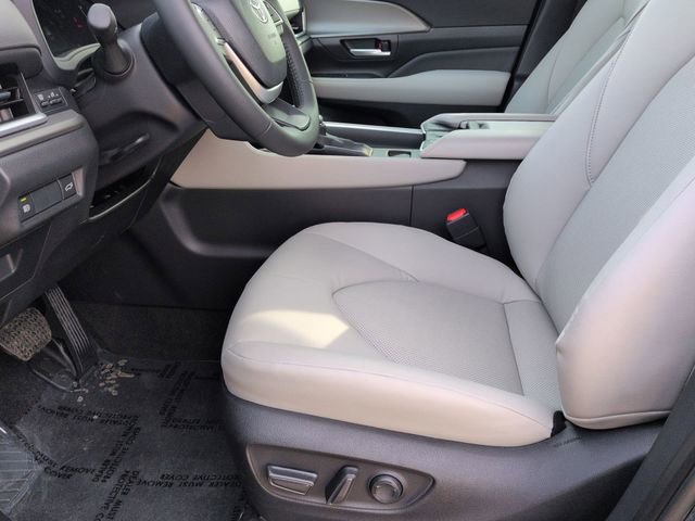 Certified 2026 Toyota Grand Highlander XLE image 13