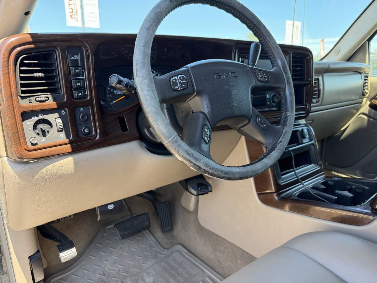 Used 2005 GMC Sierra 3500 SLT w/ Heavy-Duty Power Package AWD/4WD image 16