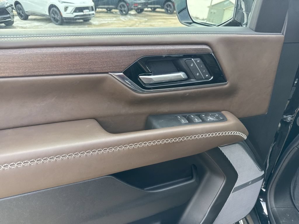 Used 2025 GMC Yukon XL Denali Ultimate w/ LPO, Floor Liner Package AWD/4WD image 19