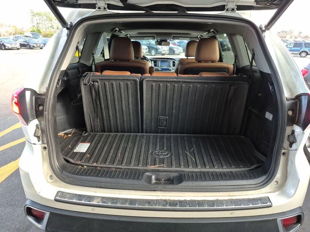 Used 2017 Toyota Highlander Limited w/ Protection Package #3 image 6
