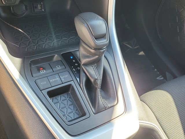 Used 2019 Toyota RAV4 LE FWD image 30