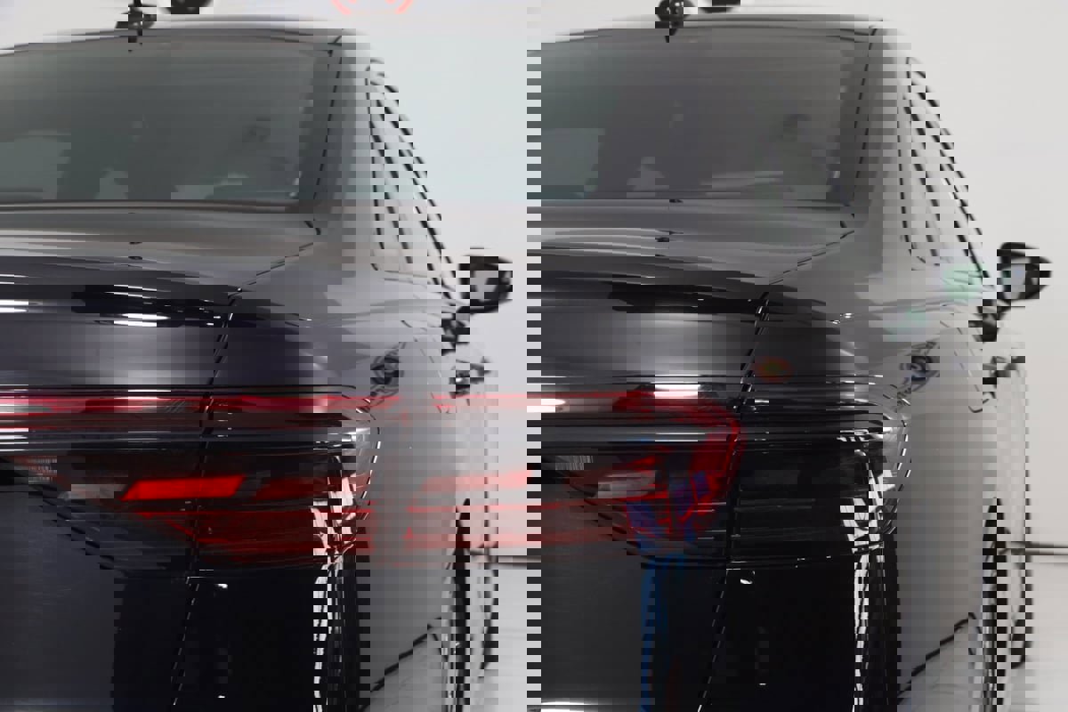 Used 2025 Audi S8 image 89