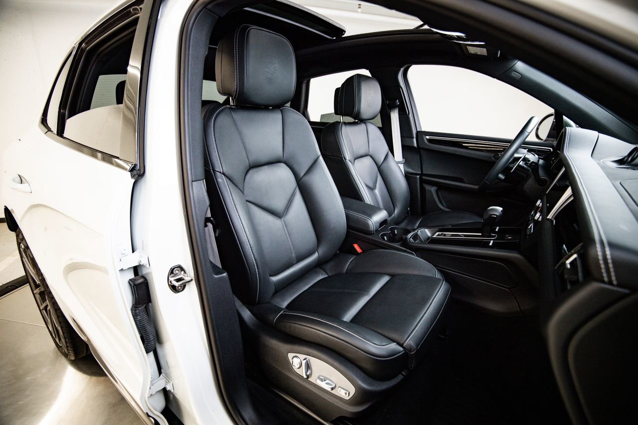 Used 2023 Porsche Macan Turbo image 29