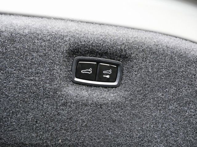 Certified 2024 Porsche Taycan image 33