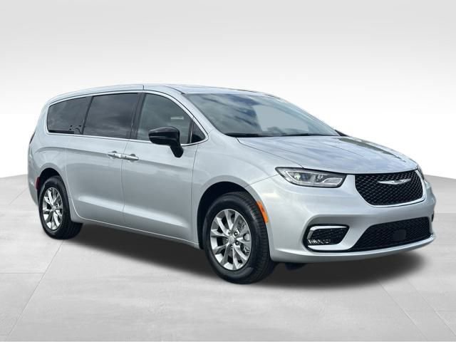 New 2026 Chrysler Pacifica Select