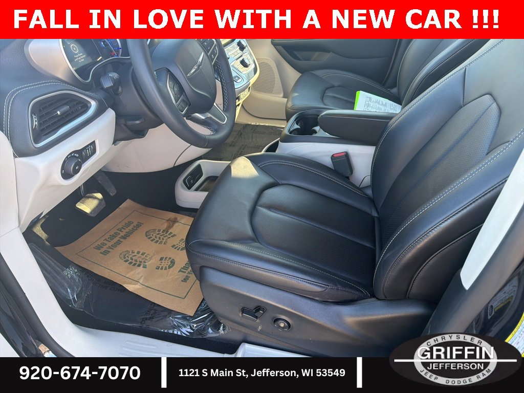 Used 2024 Chrysler Pacifica Select image 20