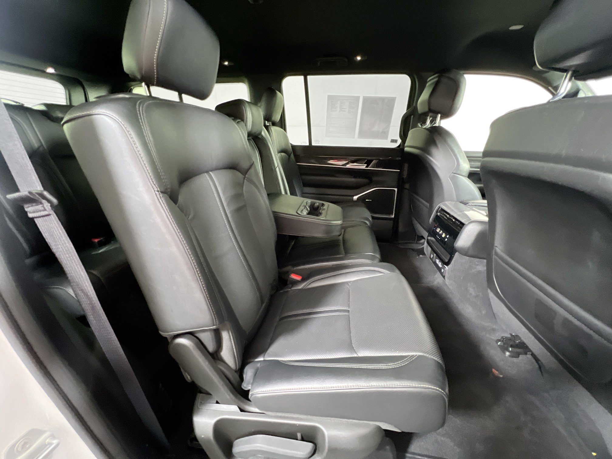 Used 2022 Jeep Wagoneer Series II image 29