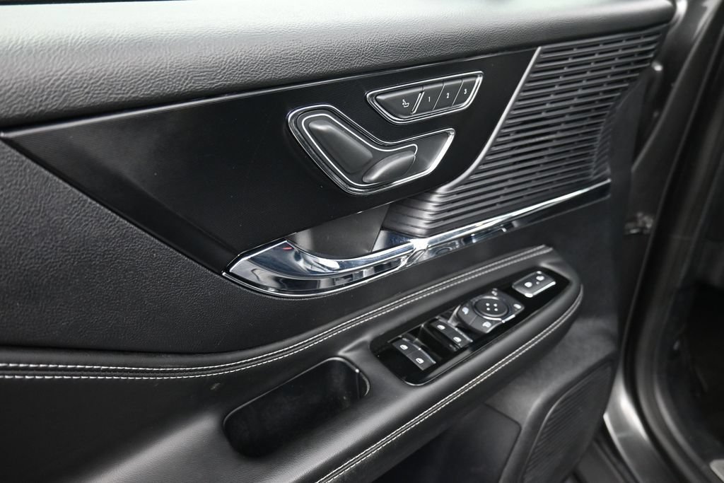 Used 2020 Lincoln Corsair AWD w/ Equipment Group 101A image 9