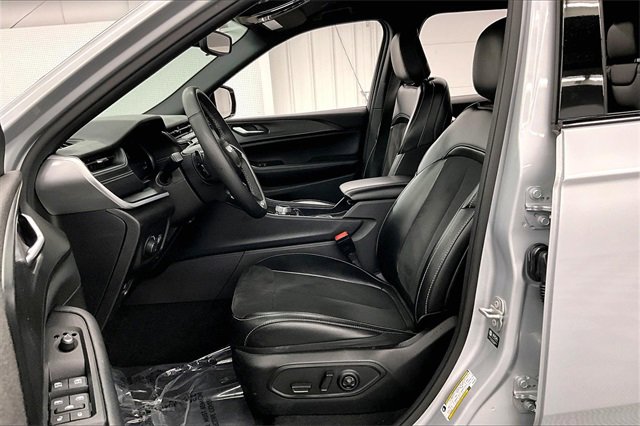 Used 2024 Jeep Grand Cherokee L Laredo image 20