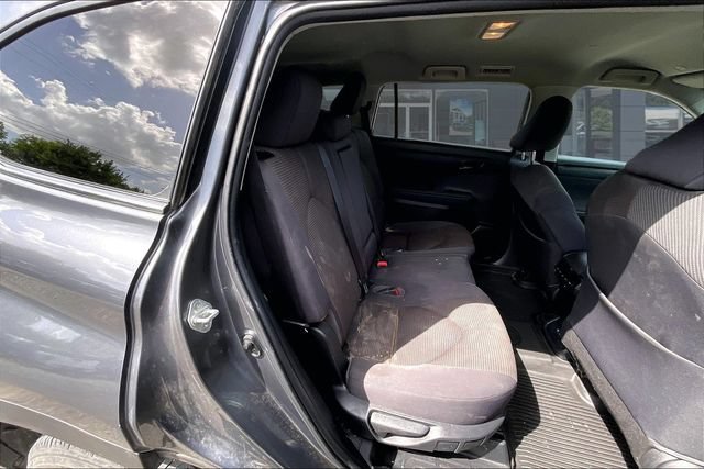 Used 2023 Toyota Highlander L FWD image 23