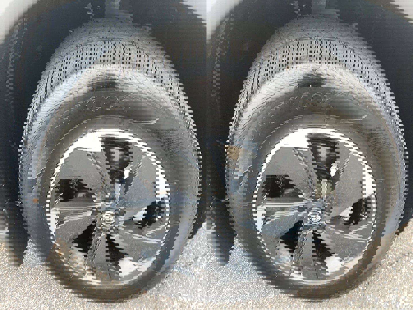 Used 2025 Nissan Rogue SV image 5