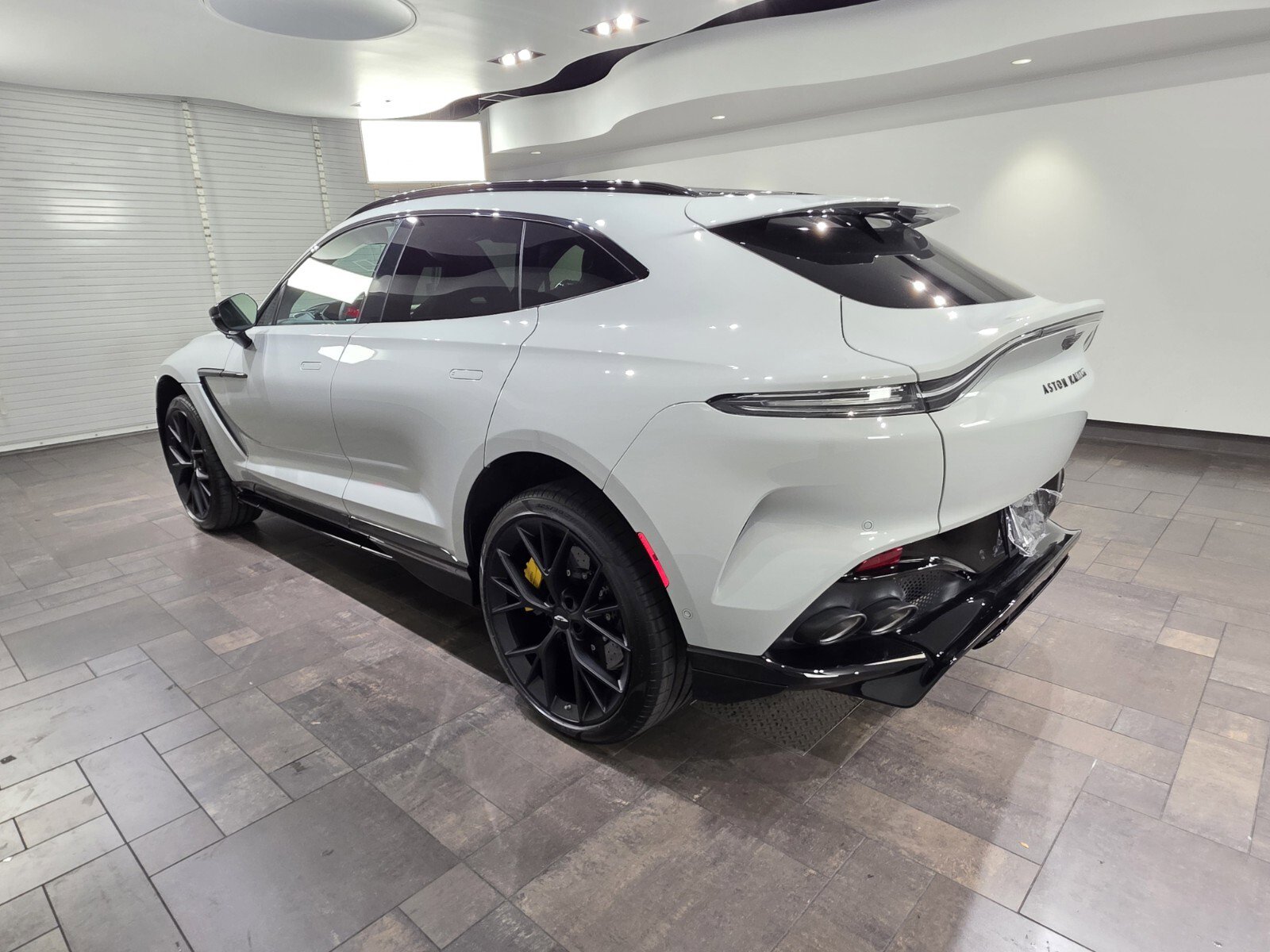 New 2026 Aston Martin DBX 707 image 2