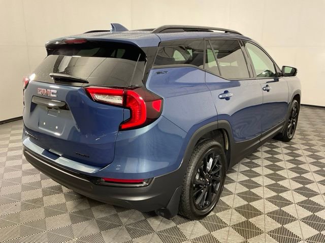 Used 2024 GMC Terrain SLT w/ Elevation Edition image 9