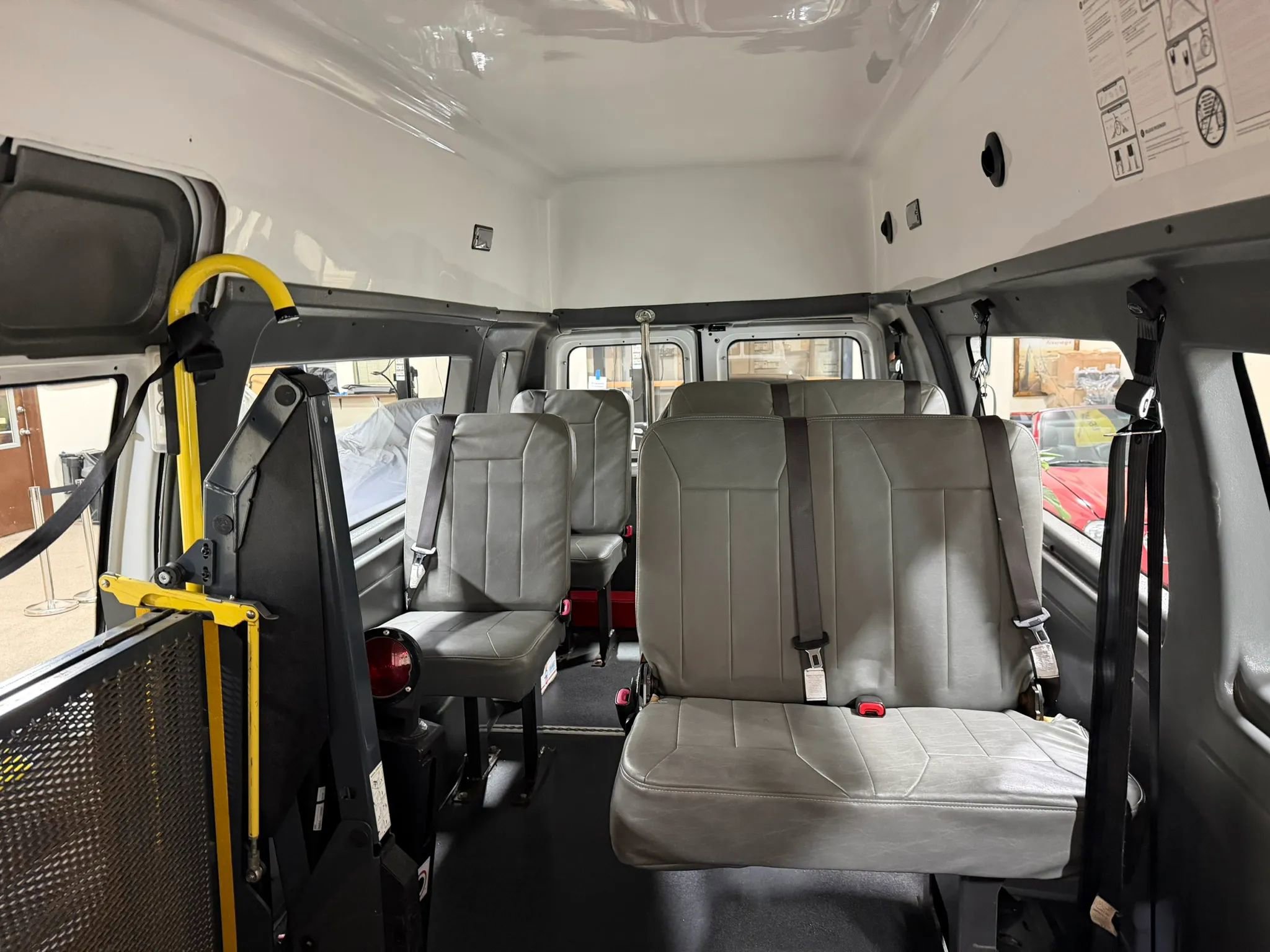 Used 2014 Ford E-250 and Econoline 250 Extended w/ Power Group RWD image 24
