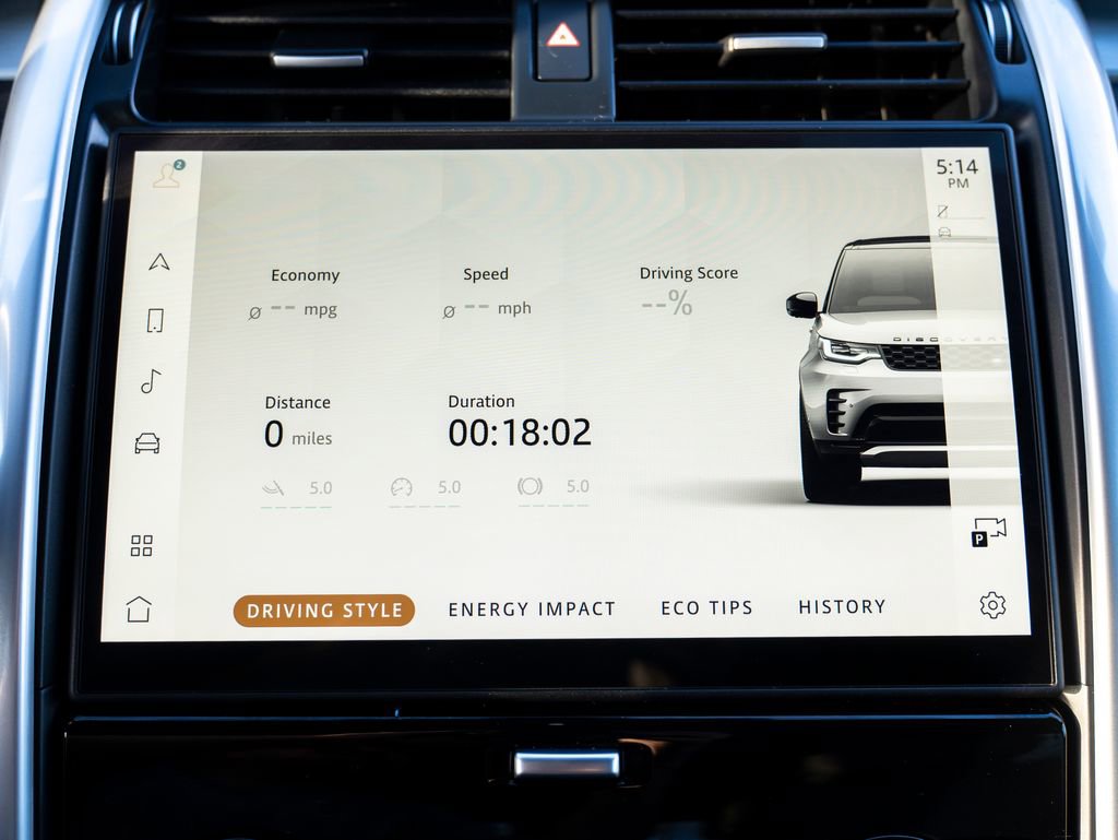 Certified 2024 Land Rover Discovery Dynamic SE image 27