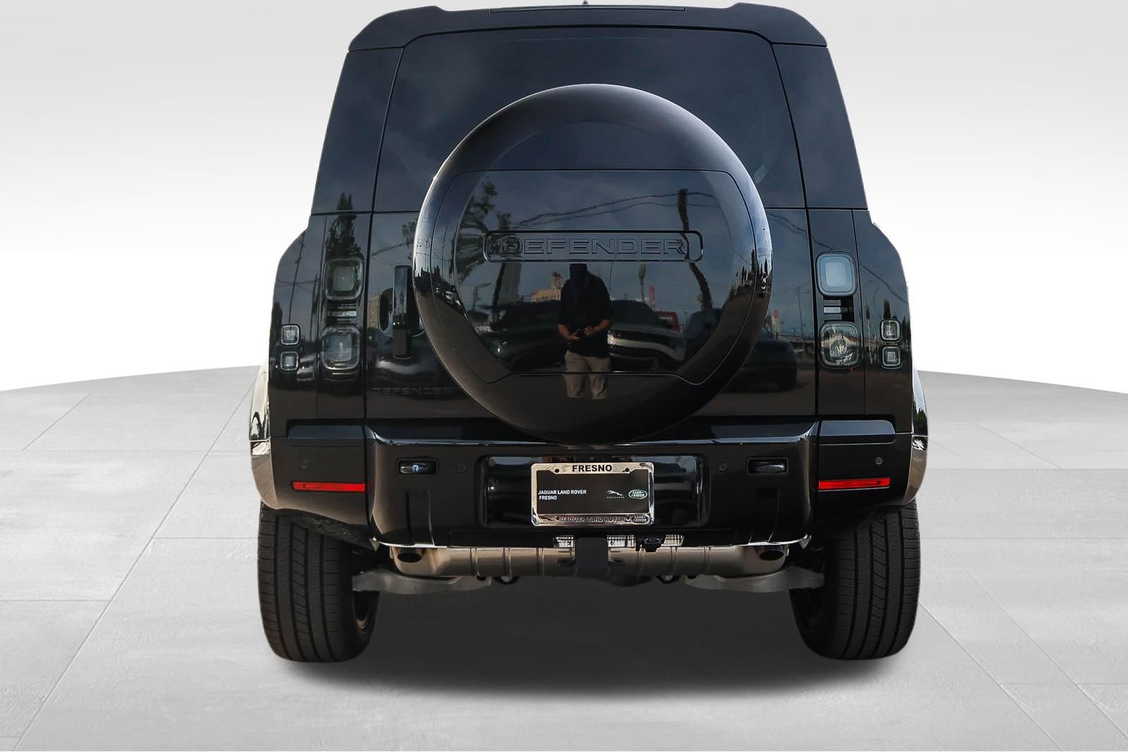 New 2026 Land Rover Defender 110 X-Dynamic SE image 6