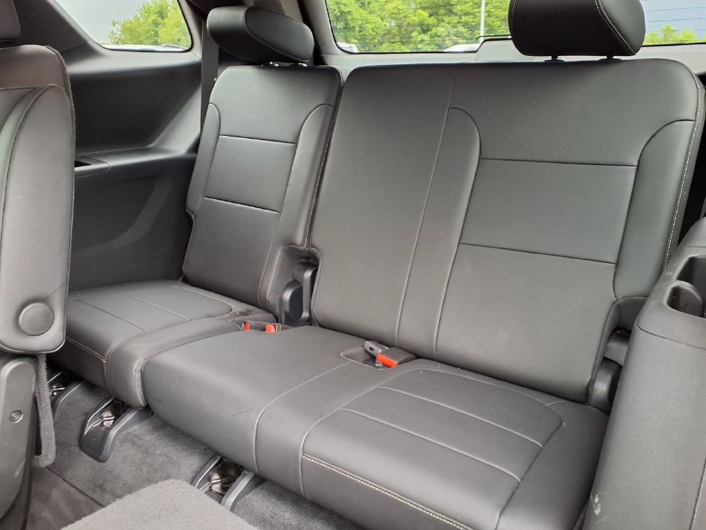 Used 2023 Chevrolet Traverse LT w/ LT Premium Package FWD image 17