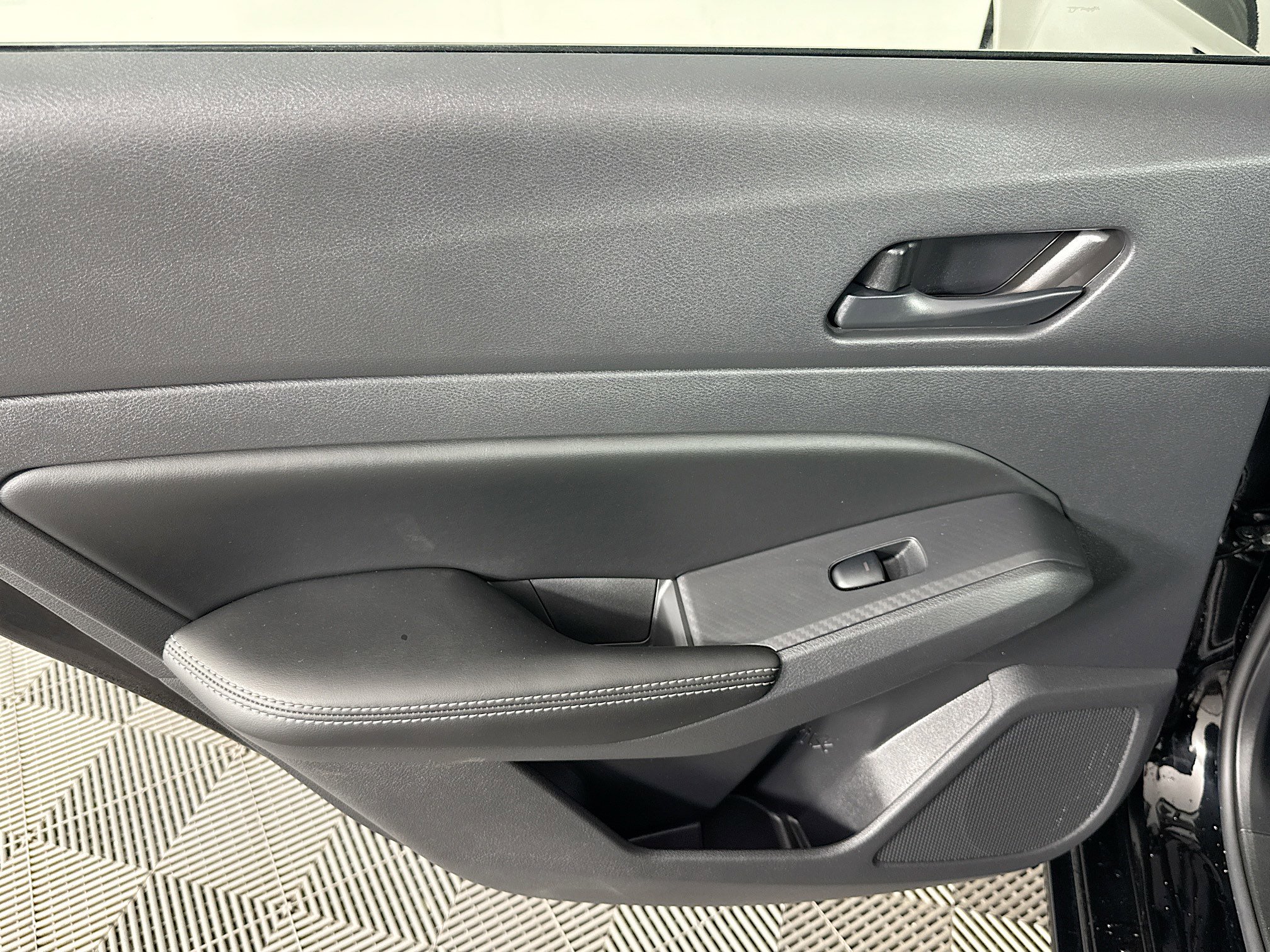 Used 2025 Nissan Altima 2.5 SV image 25