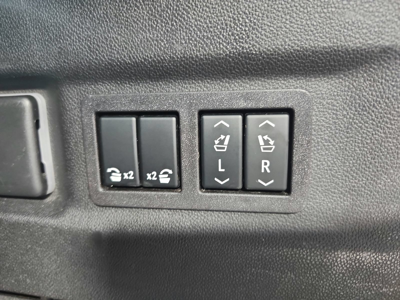 Used 2023 GMC Yukon XL Denali RWD image 54