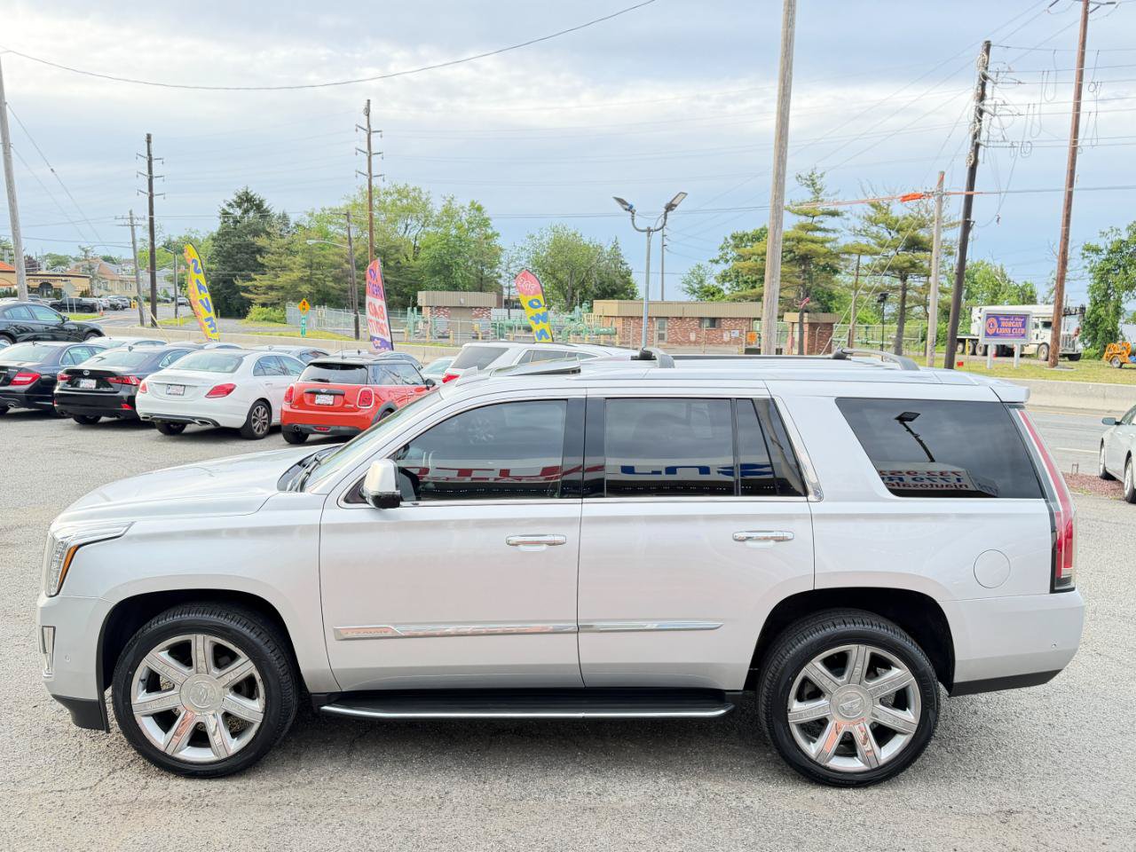 Used 2017 Cadillac Escalade Luxury AWD/4WD image 7