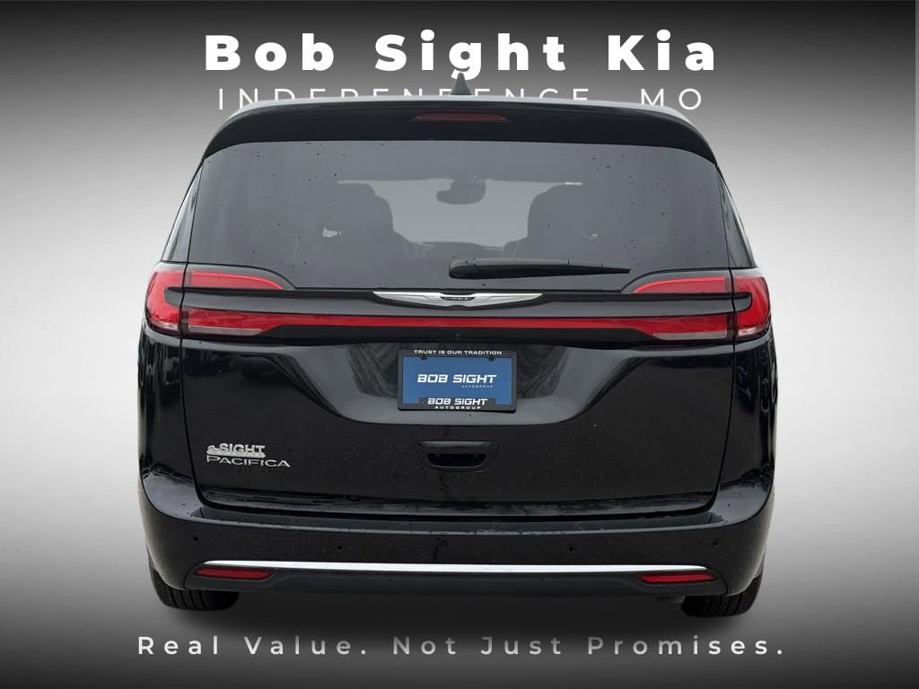 Used 2025 Chrysler Pacifica Select FWD image 10