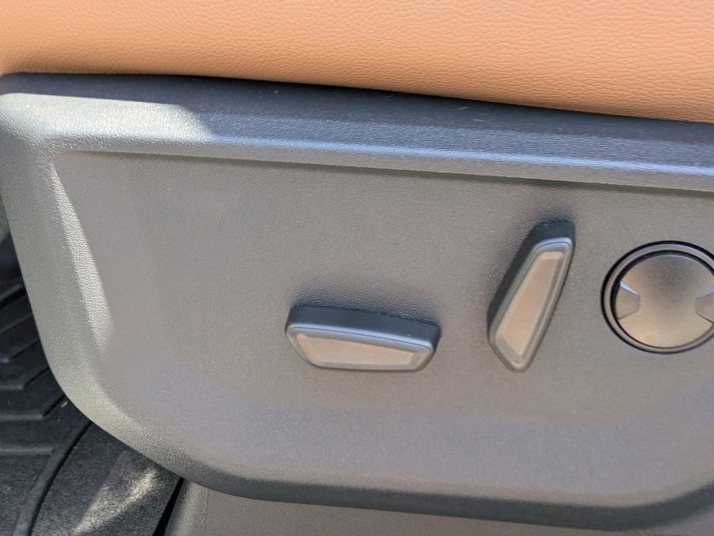 New 2026 Ford F250 Lariat w/ Black Appearance Package image 21