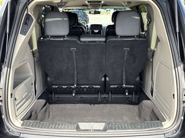 Used 2016 Chrysler Town & Country Touring image 29