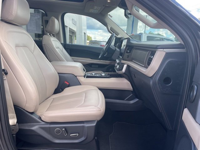 Used 2024 Ford Expedition Limited image 17