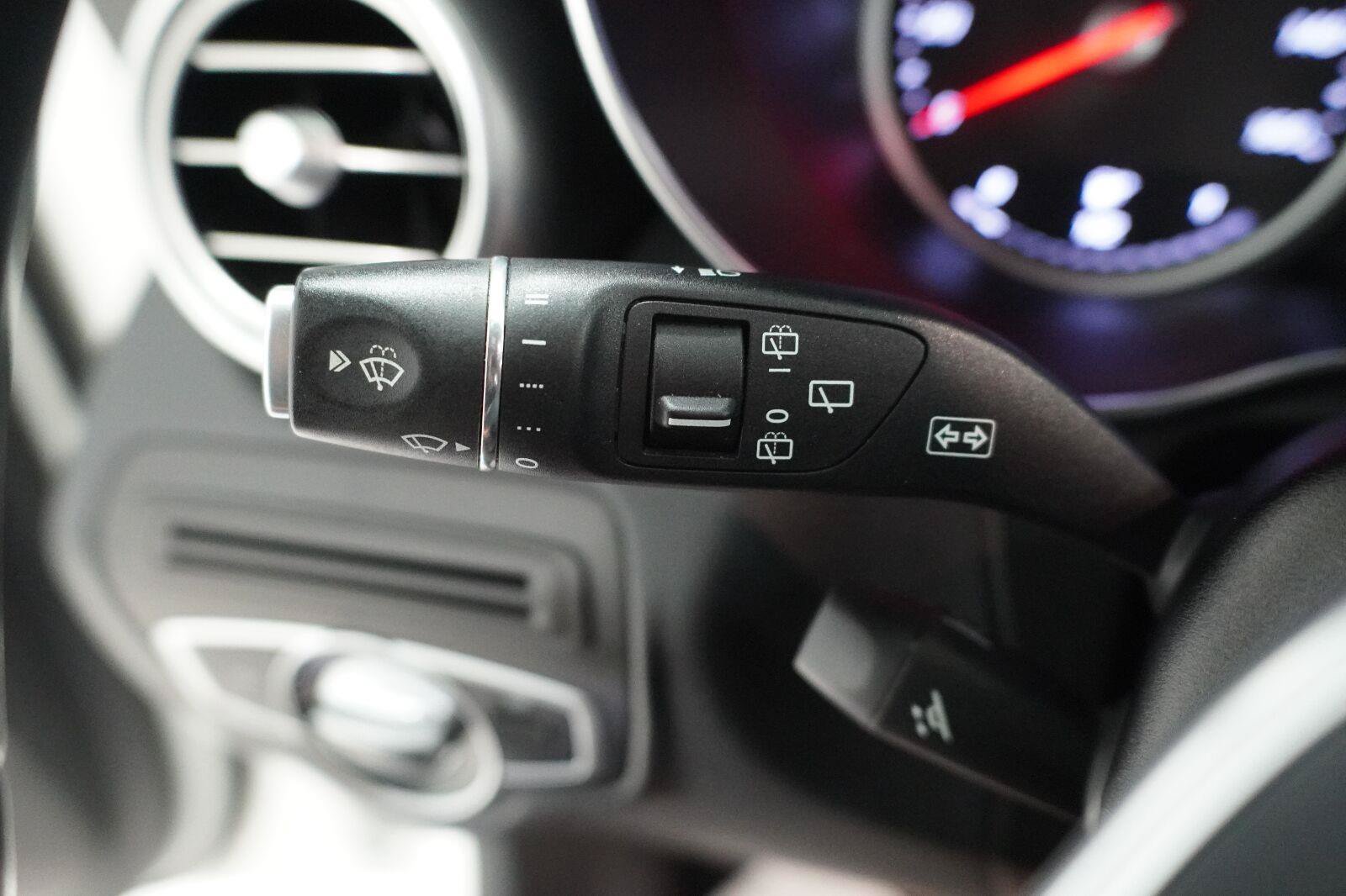 Used 2021 Mercedes-Benz GLC 300 image 9