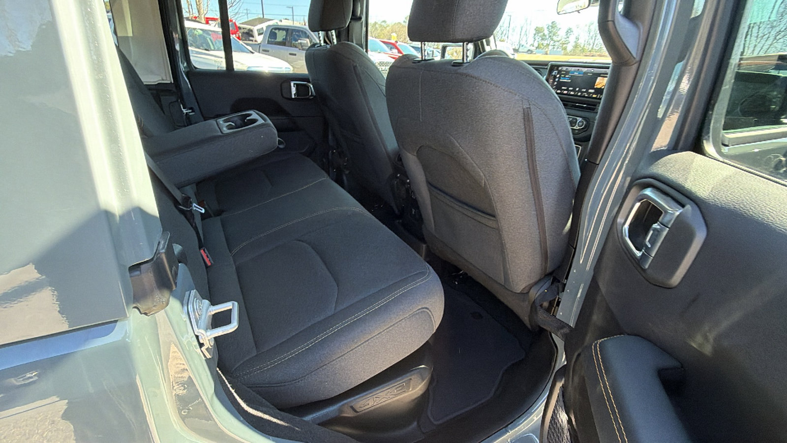 Used 2025 Jeep Wrangler Sahara w/ Safety Group image 21