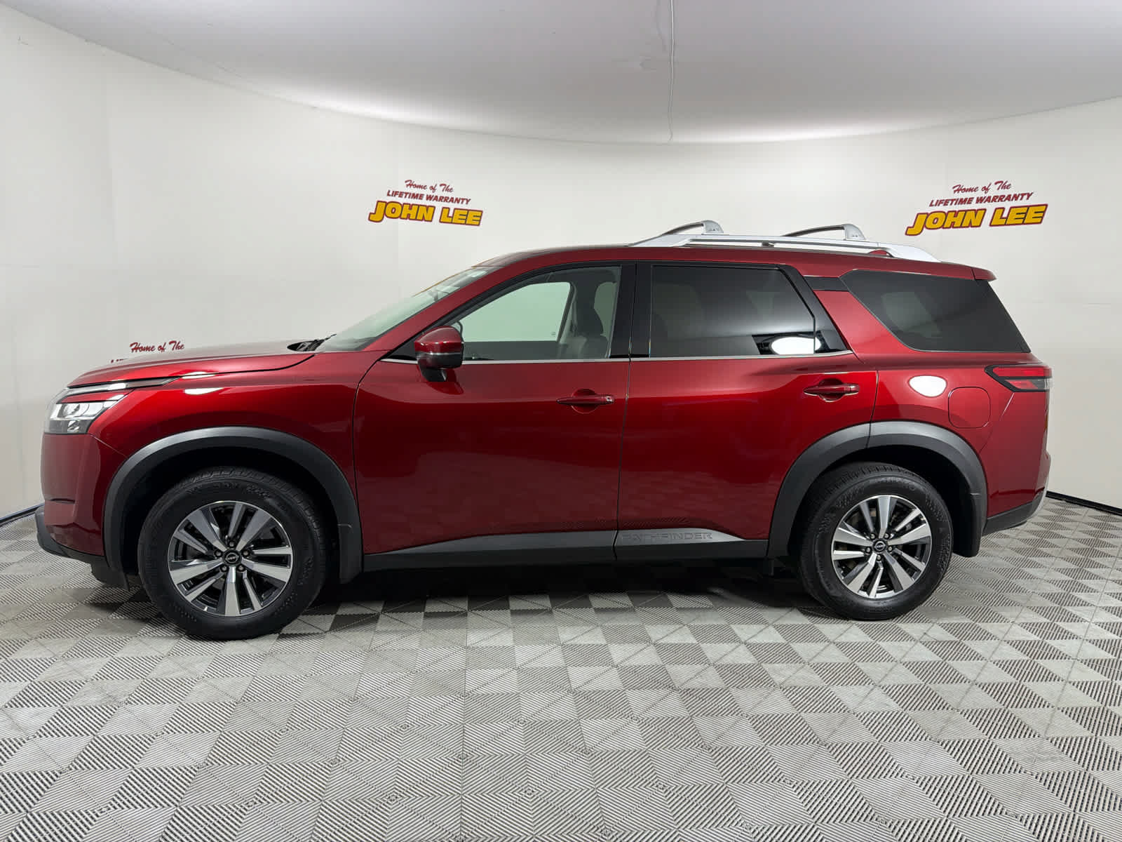 Certified 2024 Nissan Pathfinder SL FWD image 2