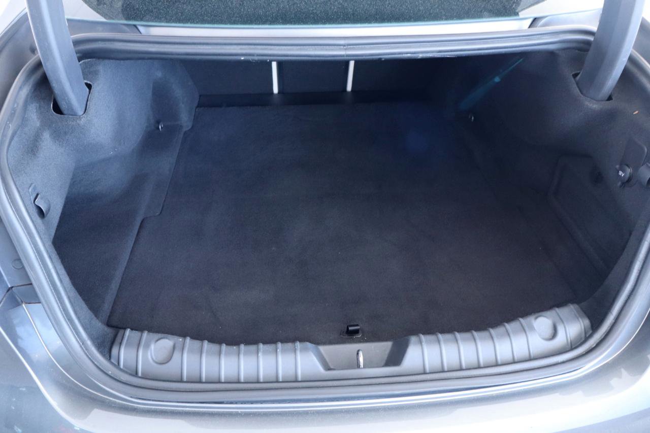 Used 2017 Jaguar XF Premium image 35