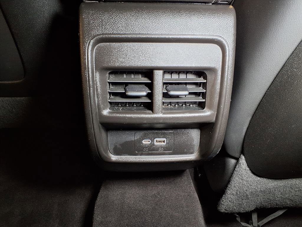 Used 2024 Cadillac XT4 Premium Luxury image 17